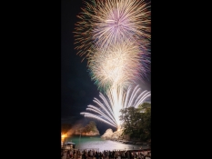 西伊豆町フォトコンテスふるさと部門入選「堂ヶ島火祭り」（2021年度） ※「夕映えの花火」は初開催。写真はイメージです。
