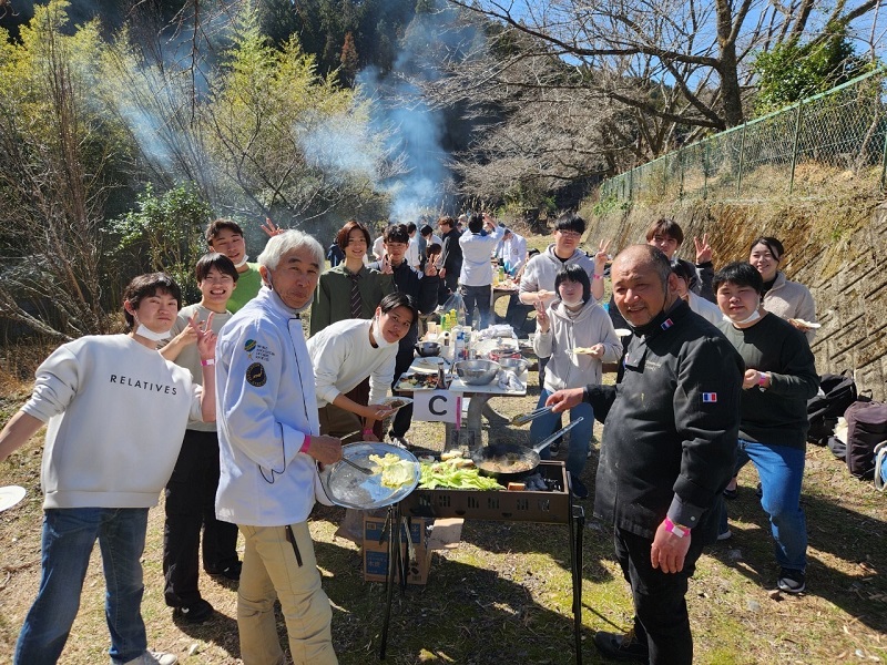 全員そろって命をいただくBBQ（画像提供：浜松調理菓子専門学校）