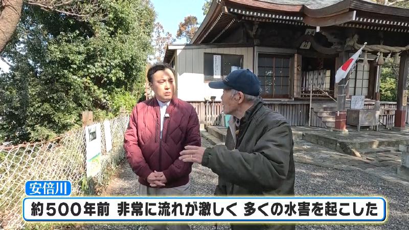 にむらあつとリポーターと井宮神社 氏子総代の八木俊彦さん