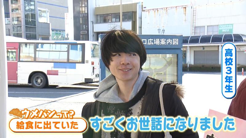 インタビューに答える高校生