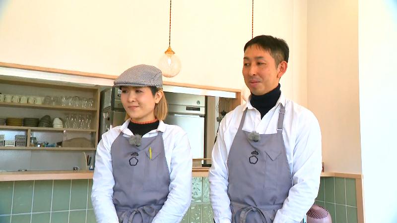 村松商店3代目の村松正浩さんとスイーツ担当の村松枝里香さん