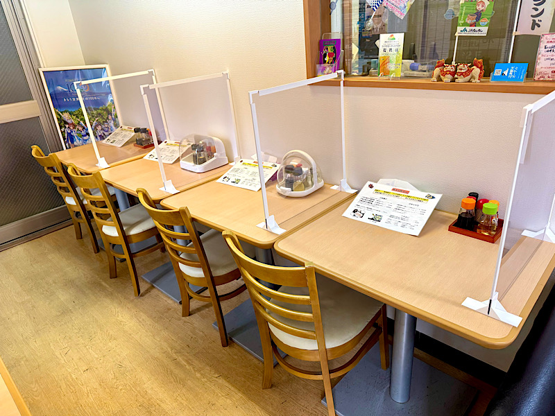 富士山餃子の店内