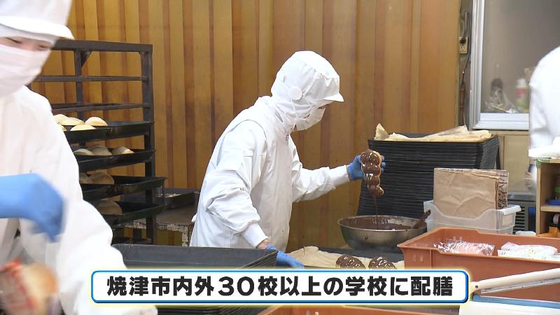 パン工場の製造風景