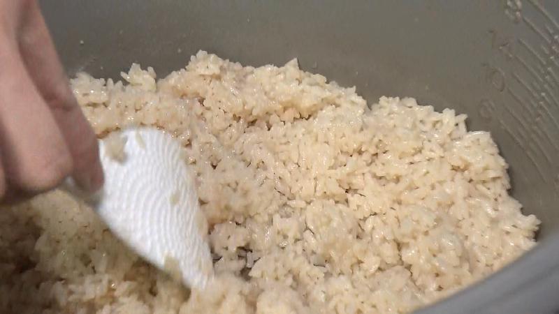 炊飯器の中のおさくらごはん