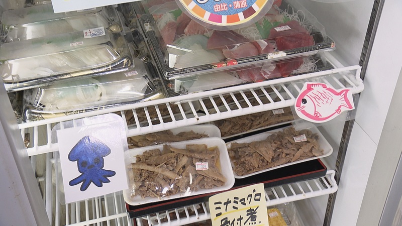 商品棚の魚介類