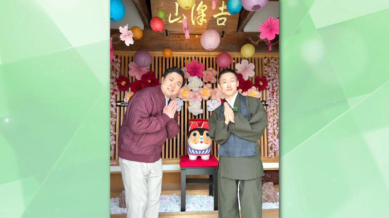 本堂で写真を撮る副住職とにむらリポーター