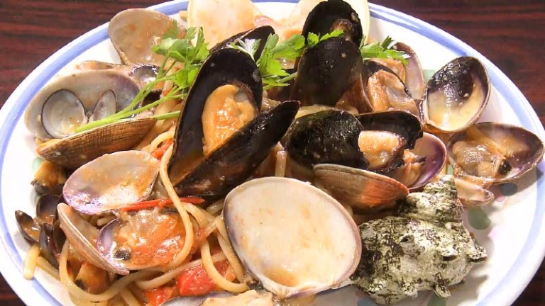 新鮮な貝類とチェリートマトのボンゴレマキアート