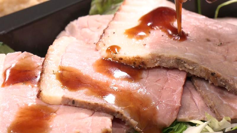 タレのかかったローストビーフ