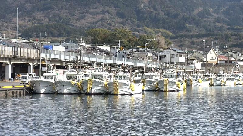 漁港にならぷ漁船