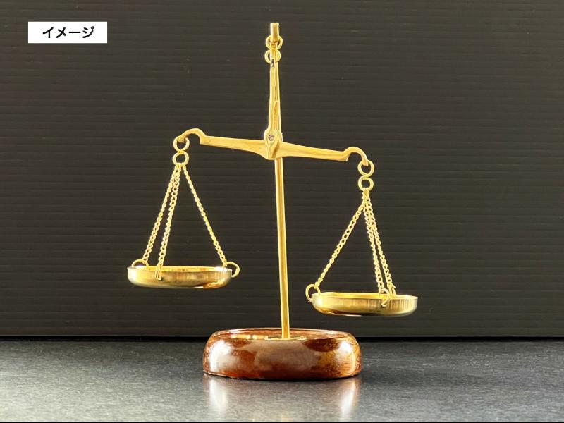 イメージ画像　バランスの偏った天秤