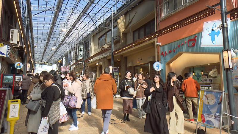 熱海駅前の仲見世通り商店街