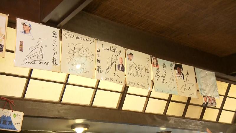 店内には有名人のサインが