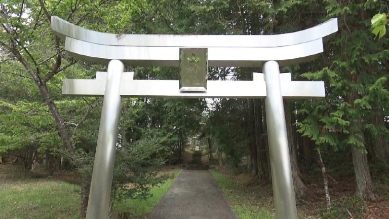 ステンレス製の鳥居