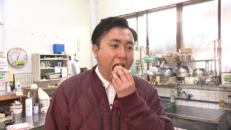 最中をひと口で食べるにむらリポーター