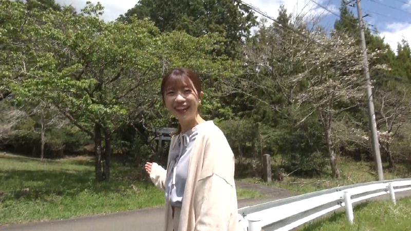 神社へ向かう大森アナ