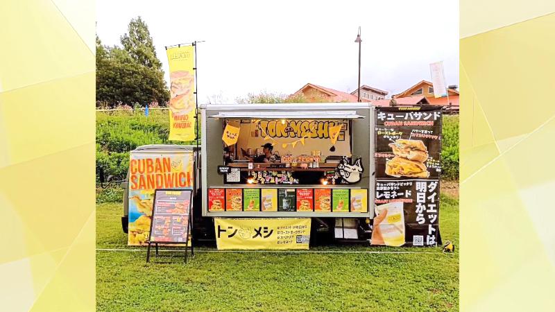 キッチンカーでキューバサンドを販売