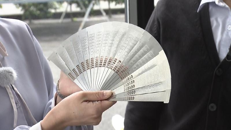 ステンレス製の扇子