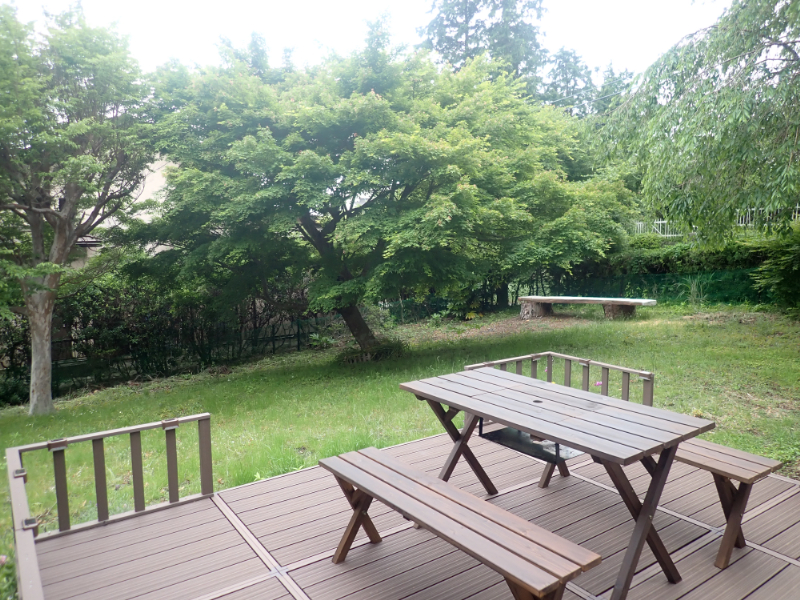 ウッドデッキと庭