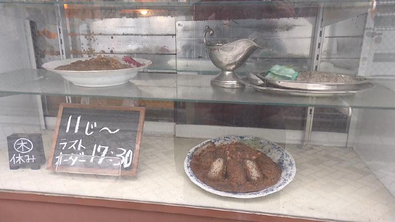 ショーケースの食品サンプル