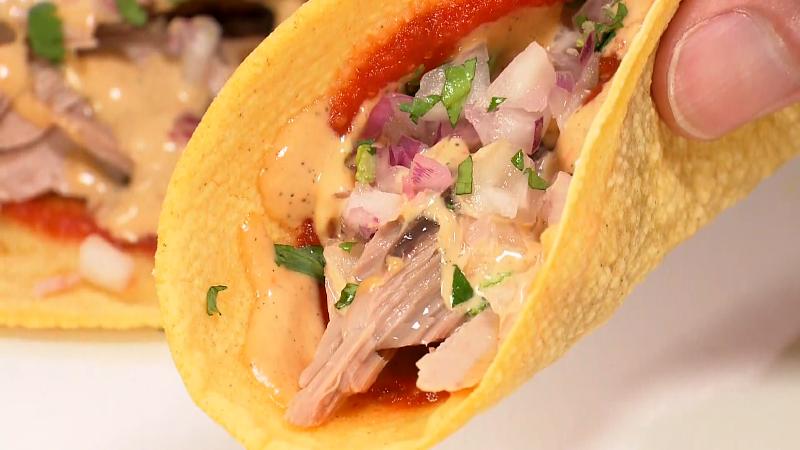 トルティーヤで包んだタコス