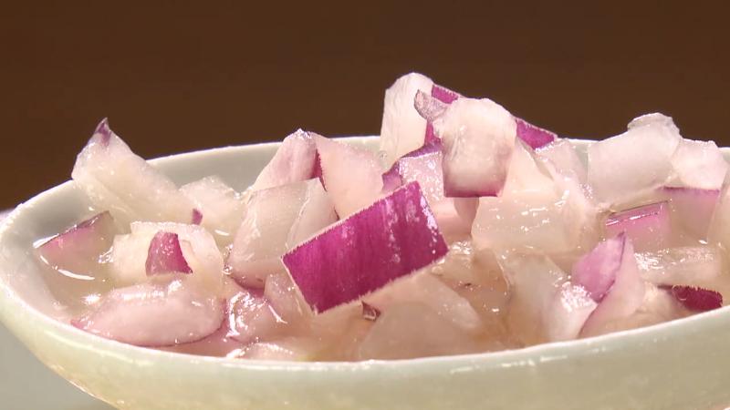 シャキシャキのタマネギをトッピング