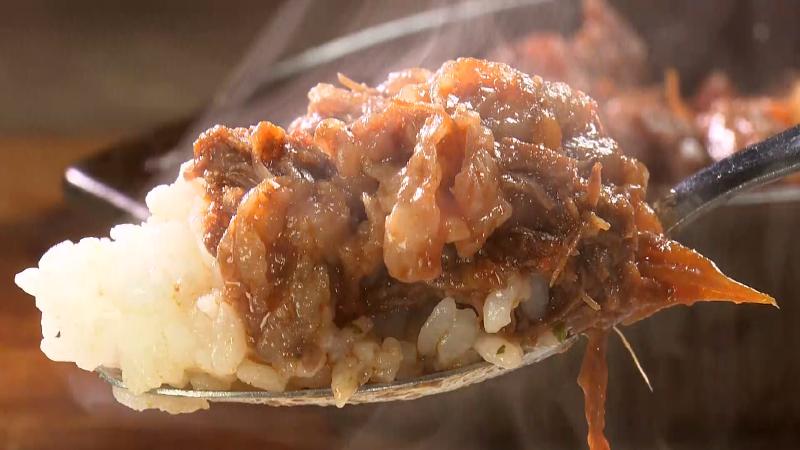 ご飯と牛スジ煮込み