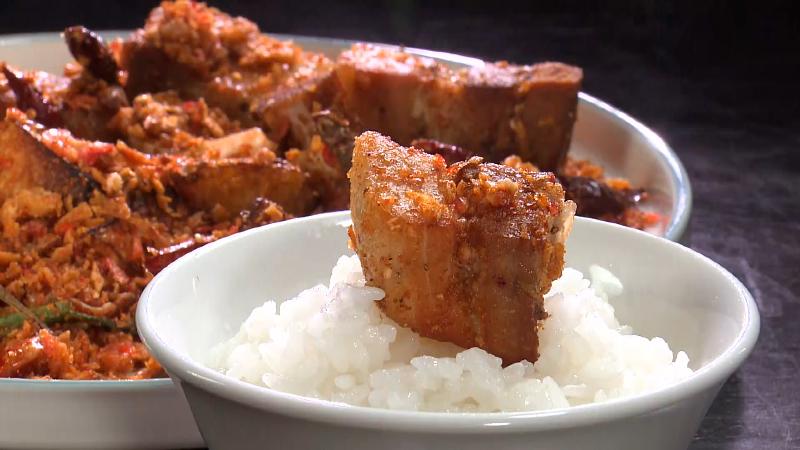 お肉を乗せたご飯