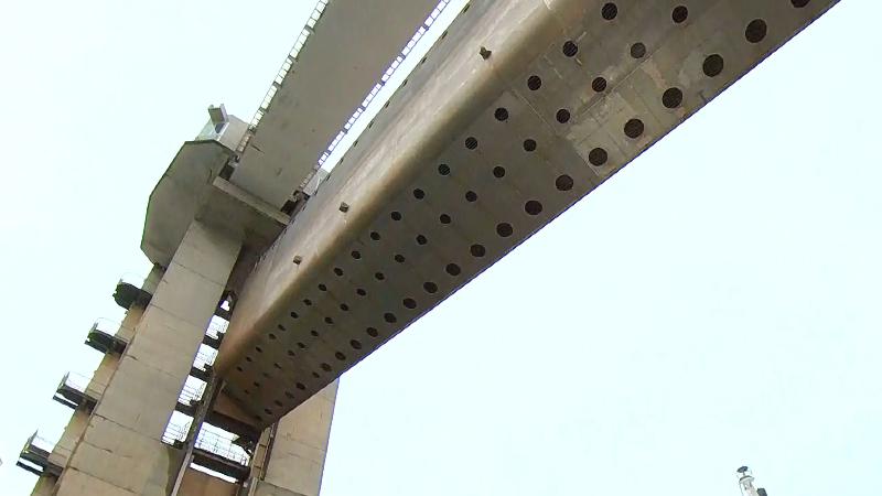 びゅうおを下から見上げる