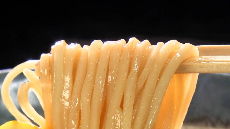 特注の麺