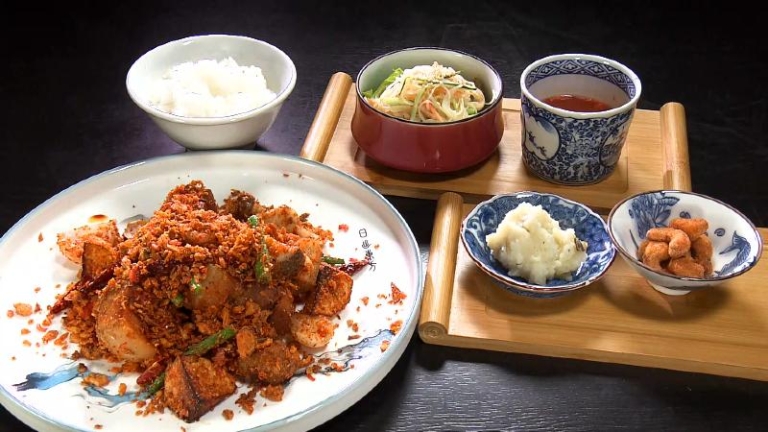 豚バラ肉と旬野菜のオリジナルスパイス炒め(1870円) ※ランチメニュー