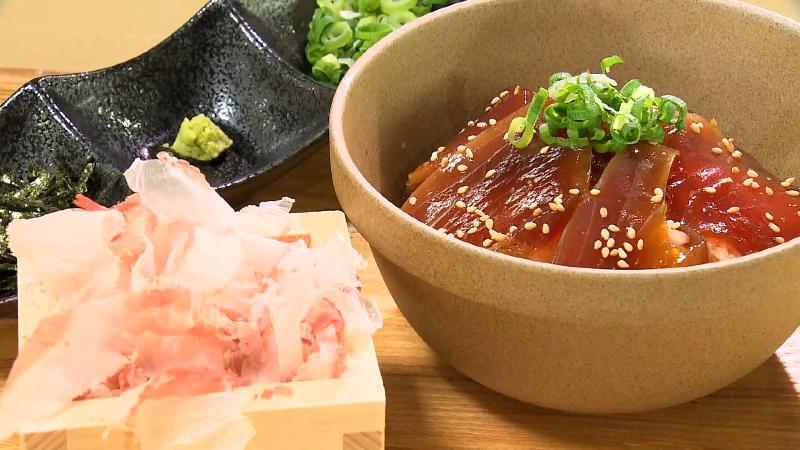 カツオ漬け丼とカツオ節