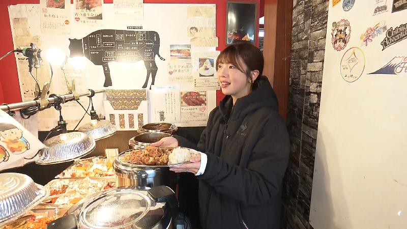 バイキングを選ぶ大森アナ