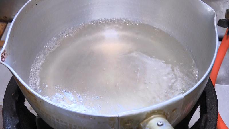 ラーメンのスープは透き通っている