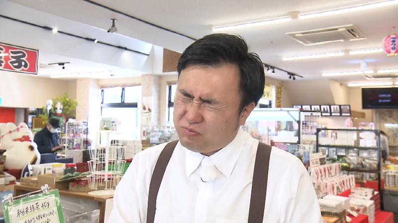 あまりの堅さに顔をしかめるにむらリポーター