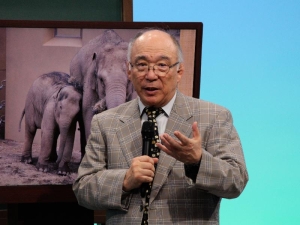 テレビ寺子屋で講義を行う札幌市円山動物園参与の小菅正夫さん
