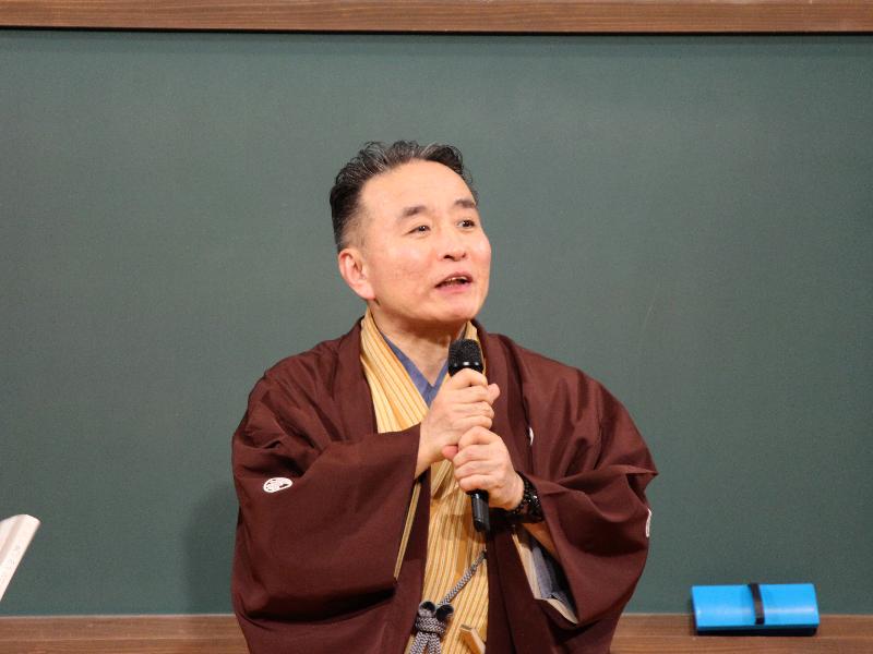テレビ寺子屋で講義を行う落語家・立川談慶さん