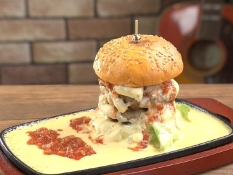 完成したとろーりチーズバーガー