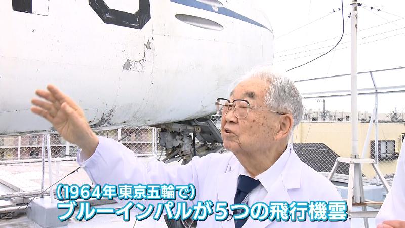 戦闘機について語る菅野さん