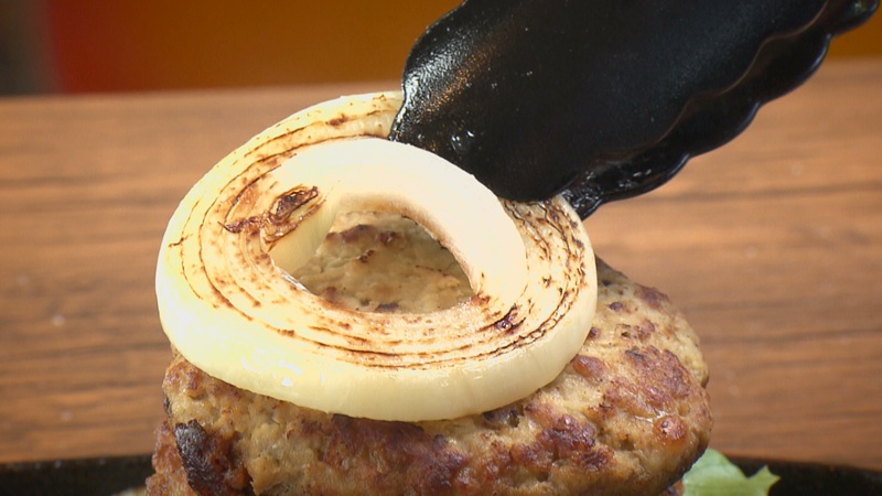 三島さんのタマネギを乗せる