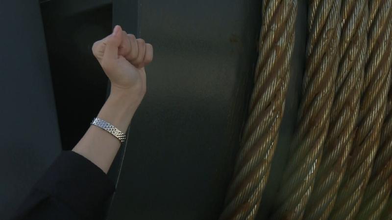 手首と同じくらいの太さのワイヤー