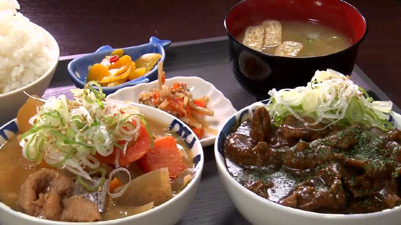 ダブルもつ煮込定食(味噌＆カレー) (1520円)