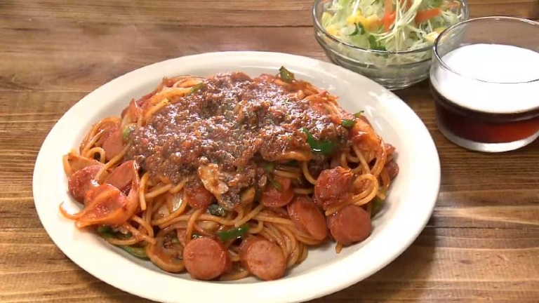 ナポリタン ミートがけ(990円)