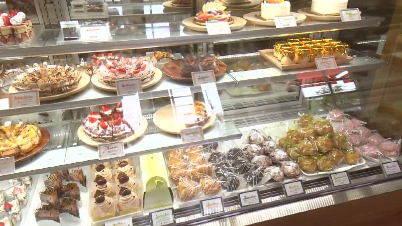 ショーケースに並ぶスイーツ