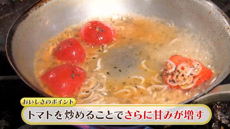 桃太郎トマトを炒める