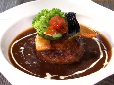 手ごねハンバーグ　牛すじのソース