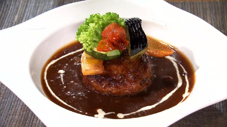 手ごねハンバーグ　牛すじのソース