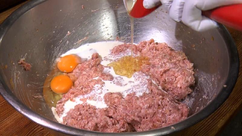 ハンバーグにハチミツ