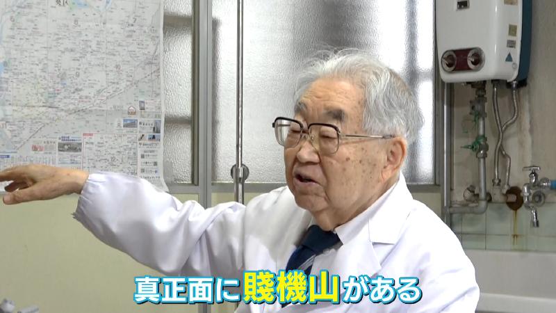 インタビューに答える菅野先生