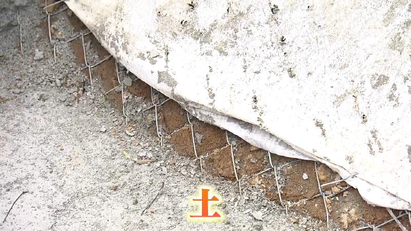 防災工事現場　シートの下は土