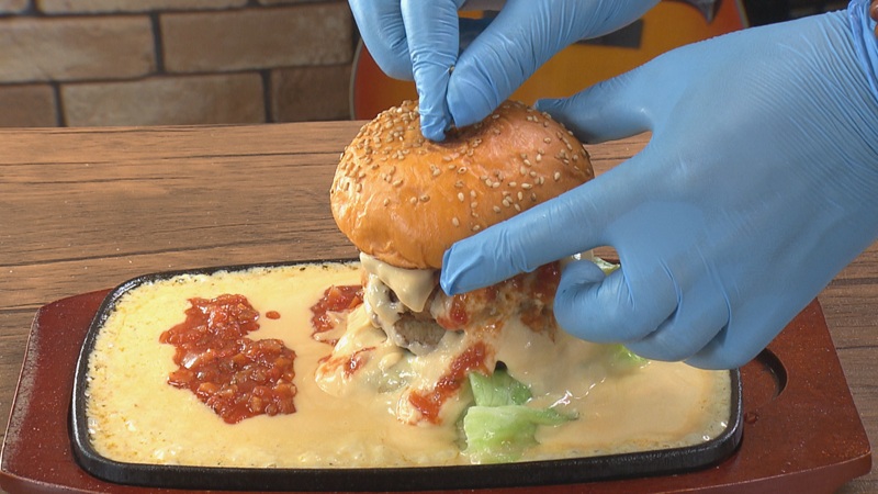 完成したチーズバーガー